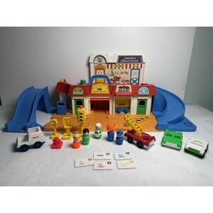 FISHER PRICE LITTLE PEOPLE #2500 MAIN STREET 1986 COMPLETE W/LITTLE RIDER EXTRAS